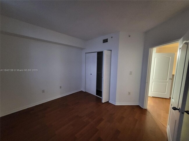 Foto del edificio - 5077 NW 7th St