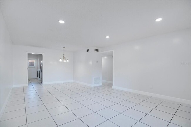 Building Photo - 725 Northlake Blvd