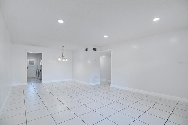 Foto del edificio - 725 Northlake Blvd