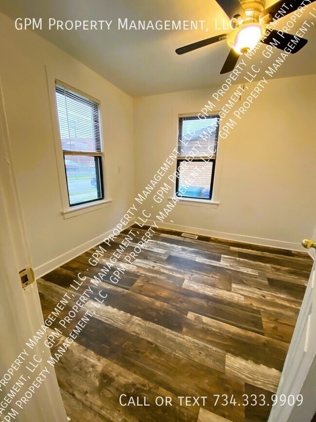 Building Photo - Lincoln Park Rental Home!