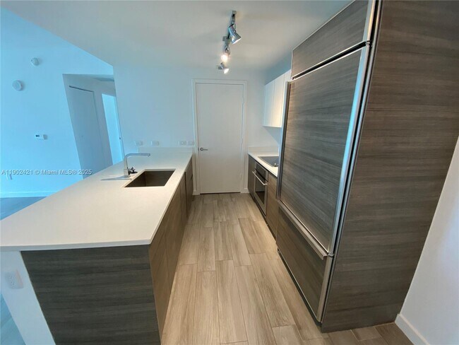 Building Photo - 1100 S Miami Ave