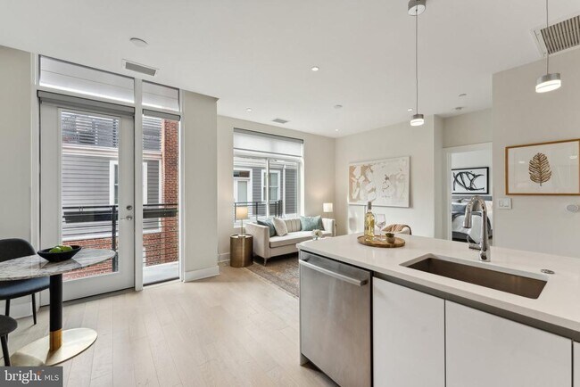 Foto del edificio - 1745 N St NW