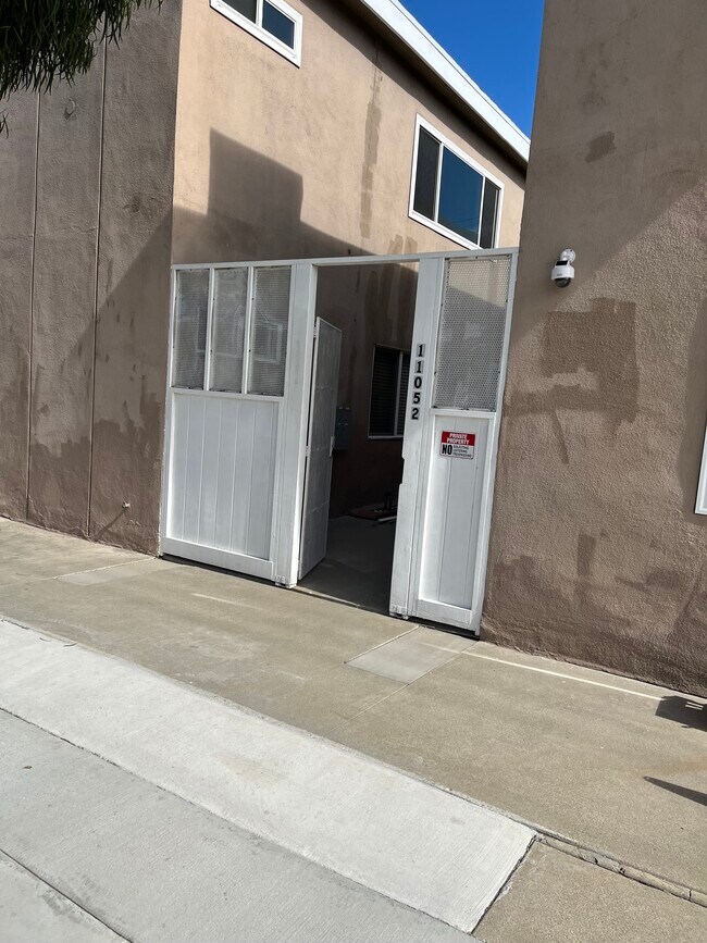 Foto del edificio - 11052 Culver Blvd