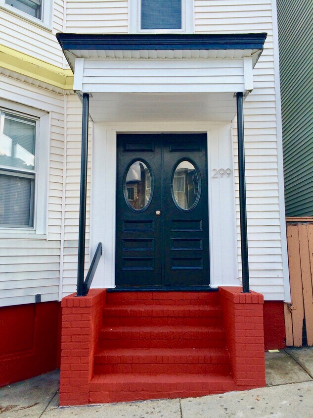 Primary Photo - 299 Lexington St