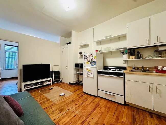 Foto del edificio - 344 E 9th St