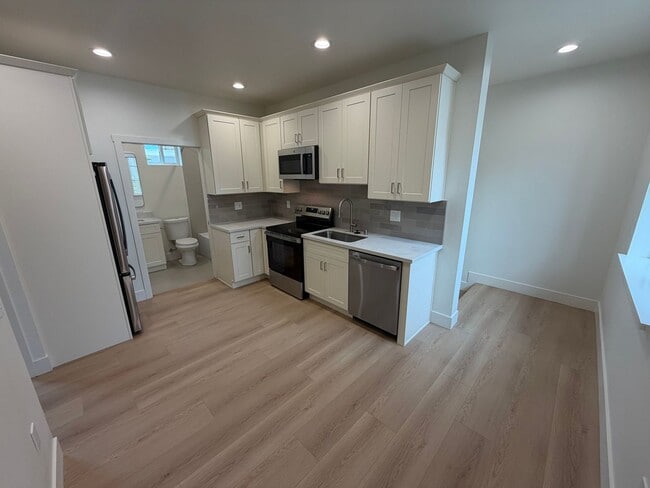 Building Photo - Midtown duplex | 2 bedroom | 1 bathroom | New build