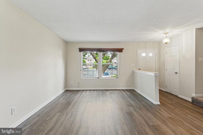 Foto del edificio - 505 Knollwood Ct