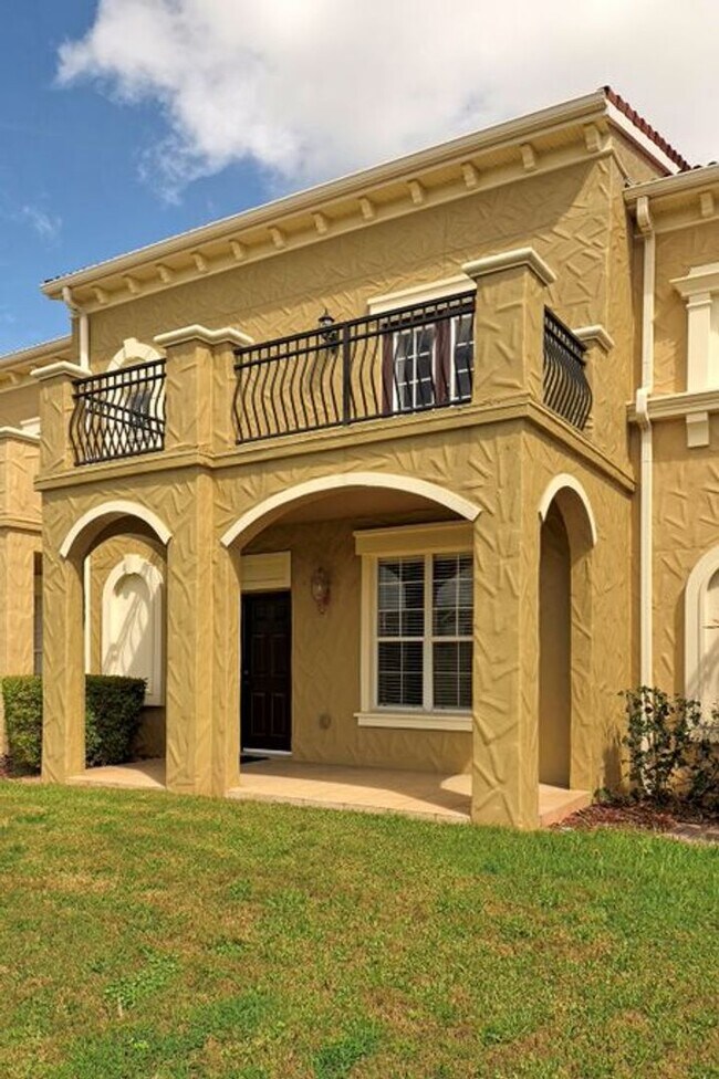 Building Photo - Townhome in Davenport