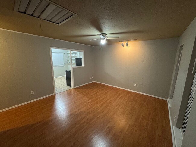Foto del edificio - Adorable 3 bed, 1 and a half bath house in...