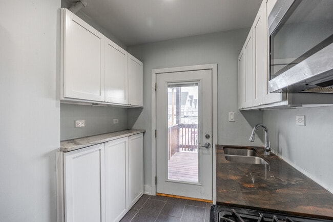Foto del edificio - 3716 W Belmont Ave