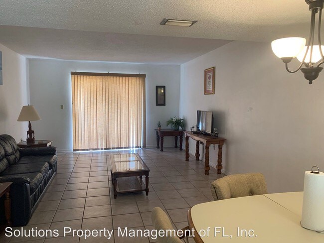 Building Photo - 2 br, 1.5 bath House - 2489 Country Club Dr