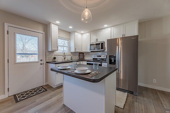 Building Photo - 302 Bob Ct Dr