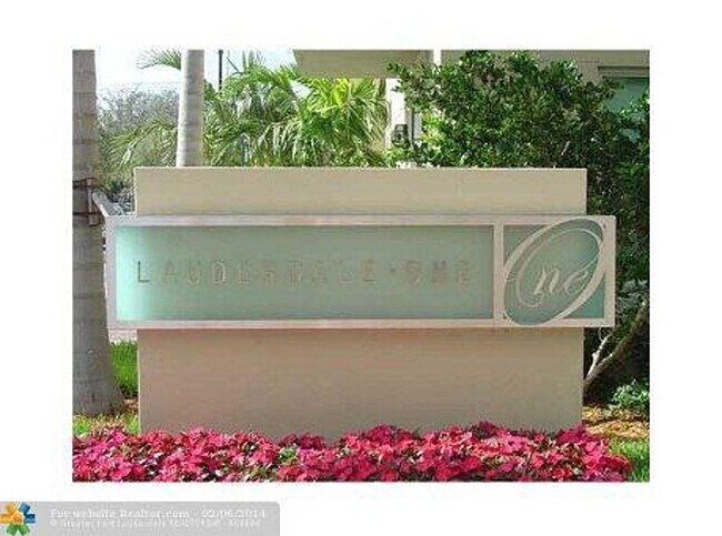 Foto del edificio - 2421 NE 65th St