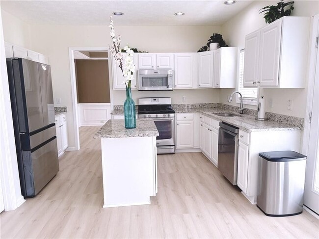 Building Photo - 3361 Shallowford Green Dr