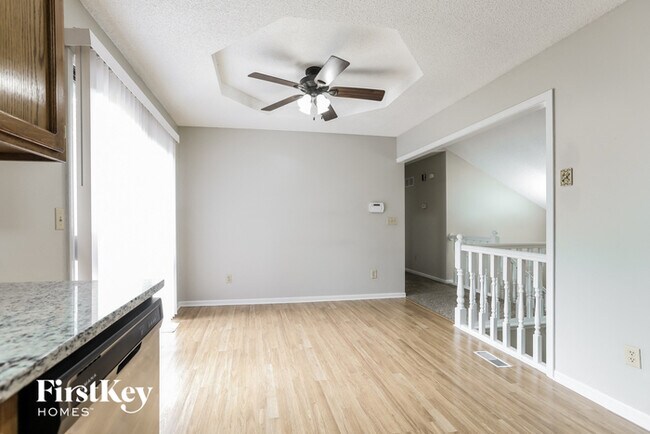Building Photo - 517 SE Onyx Dr
