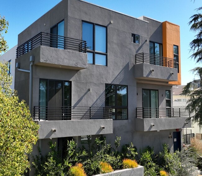 Building Photo - 6656 Balboa Blvd