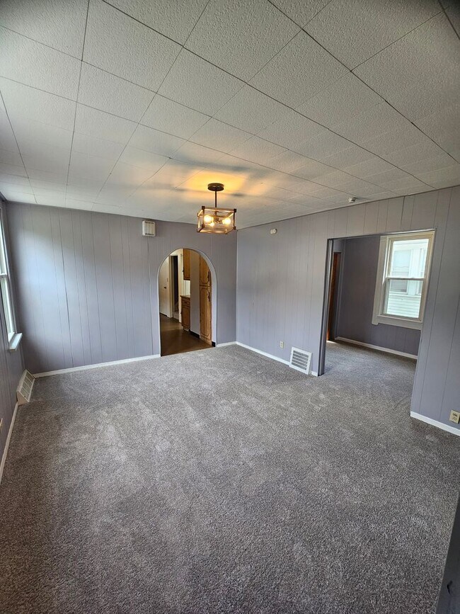 Foto del edificio - Freshly Updated 3 Bedroom Home in Slavic Village