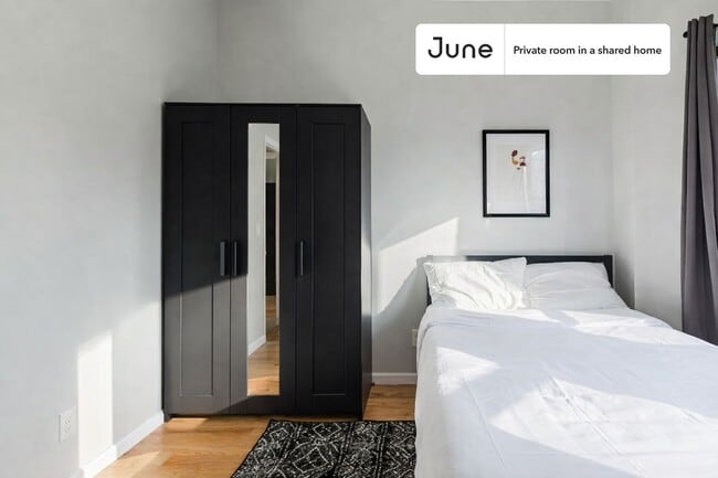 Building Photo - Room in Shared 4 bed/2 bath home