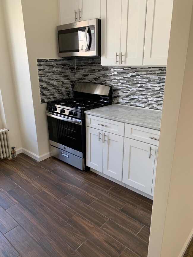 Foto del edificio - 3770-70 63rd St