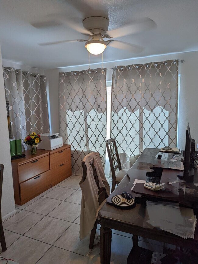 Foto del edificio - 306 E Ludlow Dr