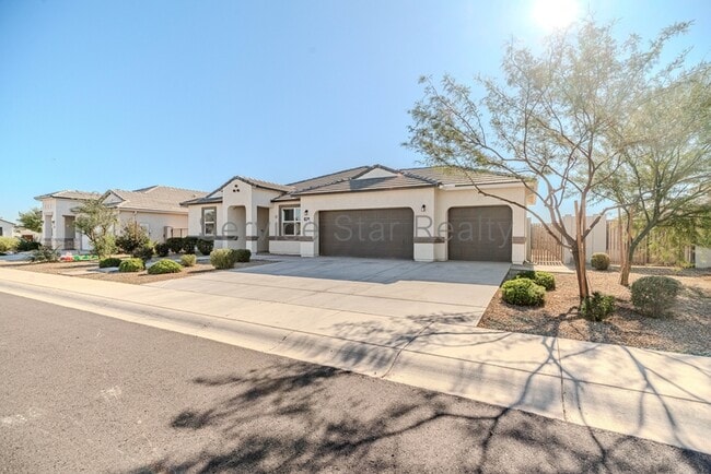 Building Photo - 1025 W Castle Ct