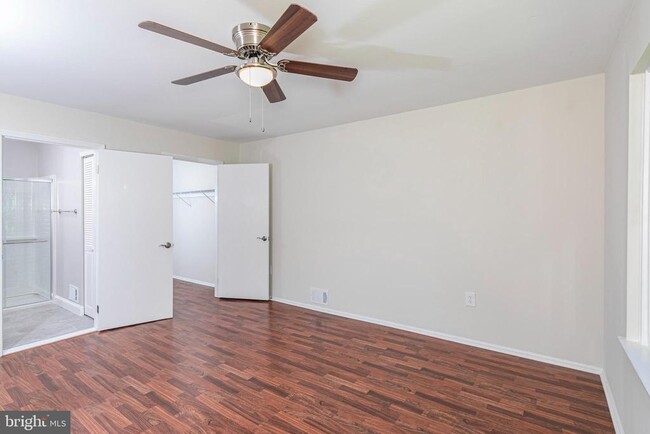 Building Photo - 56 Barberry Ct