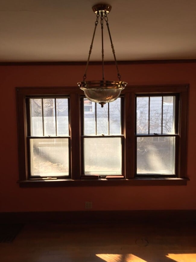 Building Photo - Great Single Family Just East of Massachus...