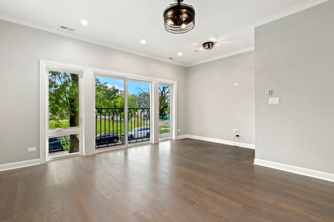 Foto del edificio - 4605 S Langley Ave