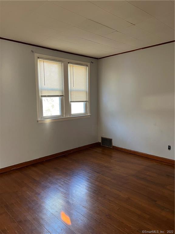 Building Photo - 2 Woodlawn Cir