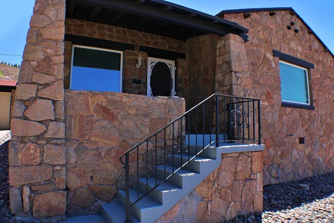 Building Photo - Beautifully Remodeled Home in Kern Place