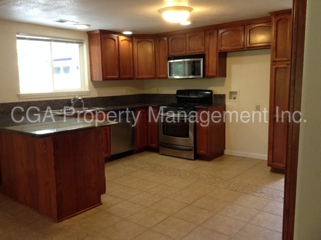 Building Photo - 3920 Hickey Ln