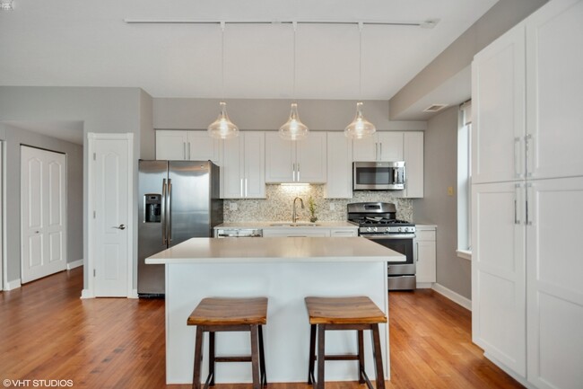 Building Photo - 5 E 14th Pl