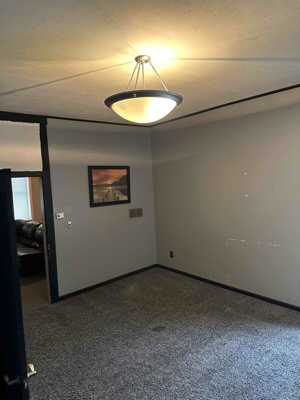 Building Photo - 379 Broad St