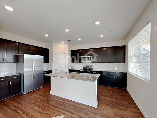 Building Photo - 5919 W Columbine Dr