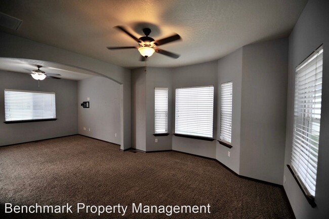 Building Photo - 7403 N Carrington Ln
