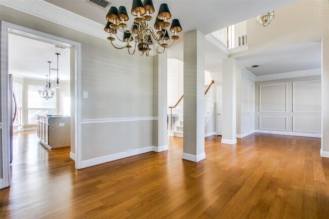 Building Photo - 206 Chinaberry Way