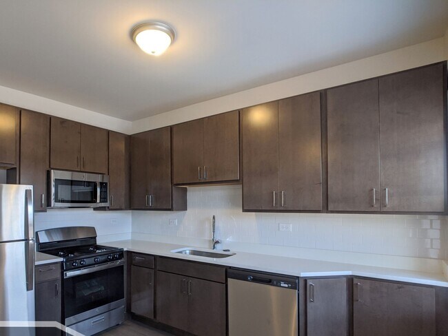 Foto del edificio - 3409 W Fullerton Ave