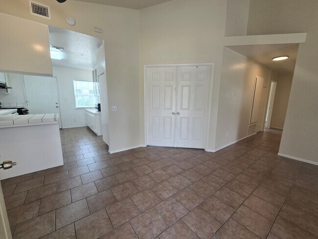 Building Photo - 37449 Highland Ct Palmdale 93552