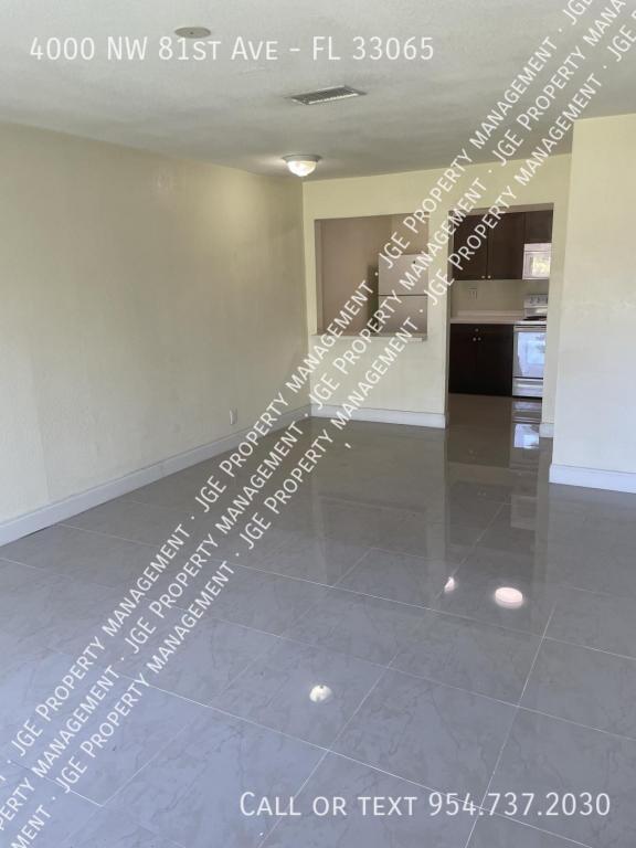 Foto del edificio - 4000 NW 81st Ave
