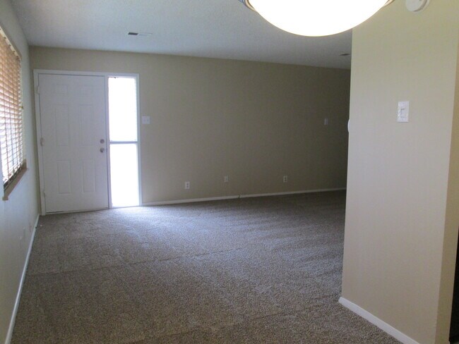 Foto del edificio - 1250 S Monaco Pkwy