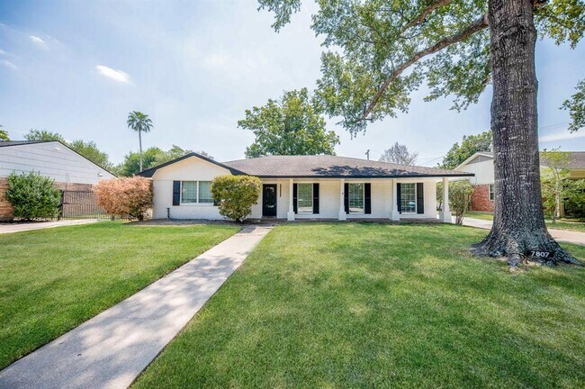 Foto del edificio - 7807 Ella Lee Ln