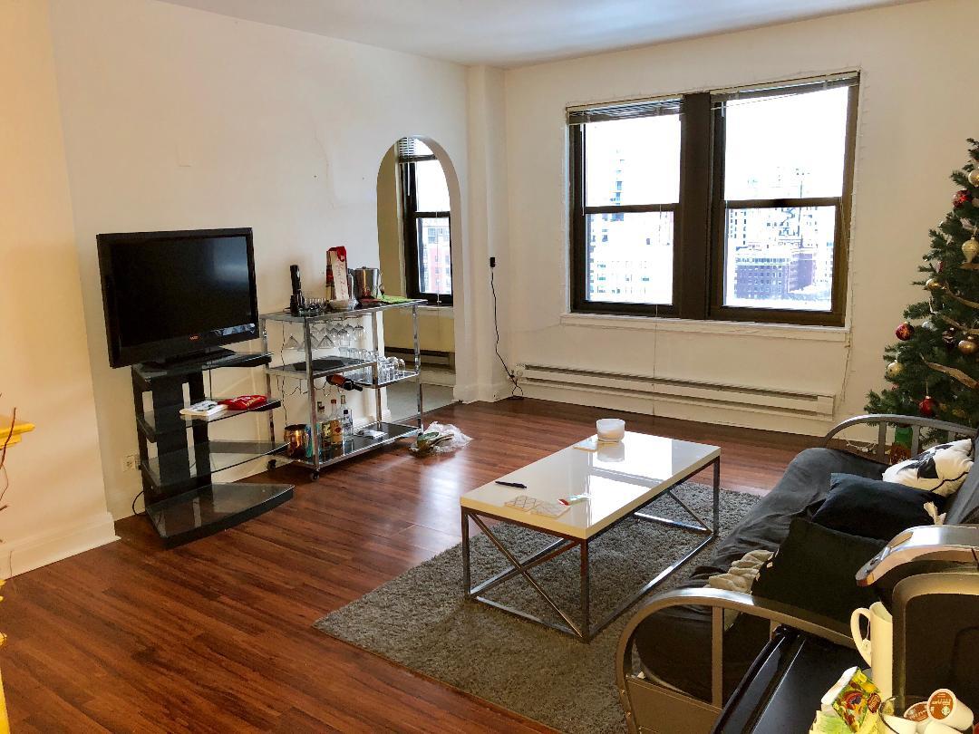 Foto principal - 1211 N LaSalle Dr