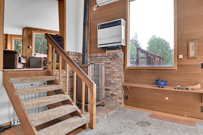 Building Photo - 204 Bristlecone Way