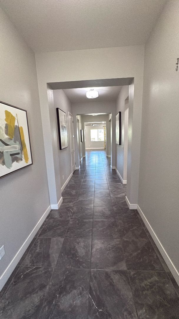 Foto del edificio - 5 bedroom 3.5 bath in Goodyear