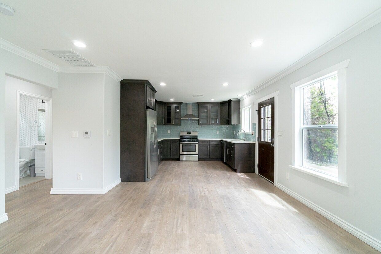 Foto principal - 4005 Sequoia St