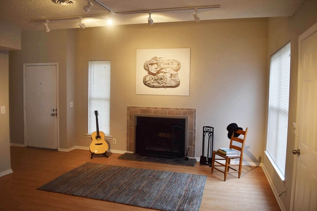 Building Photo - 951 Bresslyn Rd