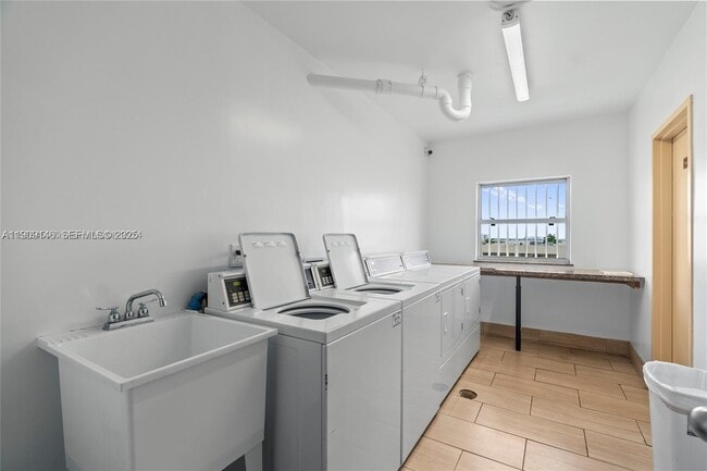 Foto del edificio - 1455 N Treasure Dr