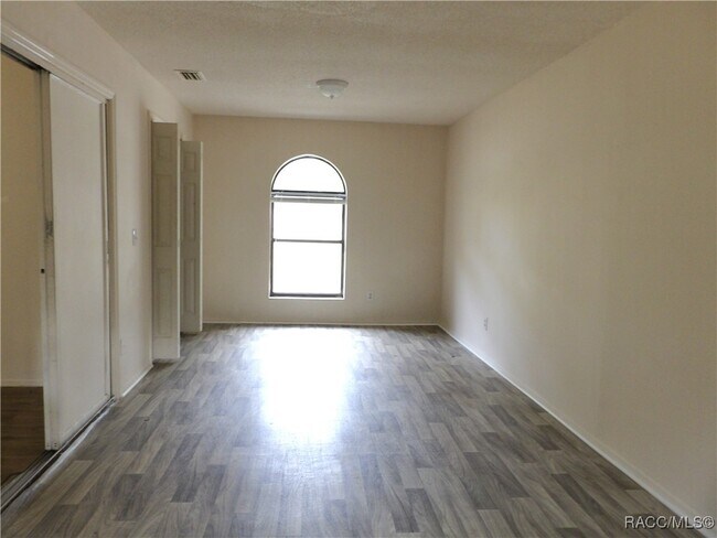 Foto del edificio - 1002 Leroy Bellamy Rd