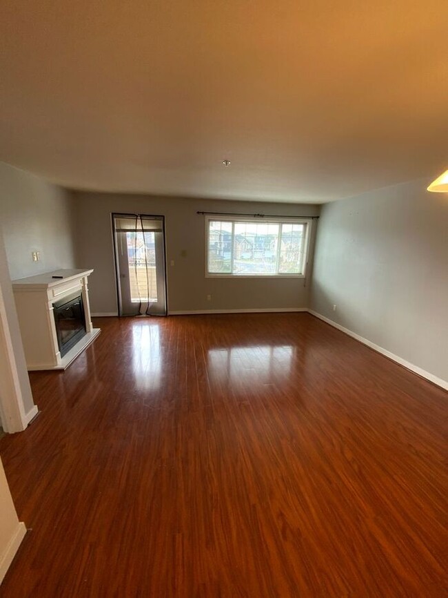 Foto del edificio - Puyallup 3bdr 2bath condo w/ covered parking