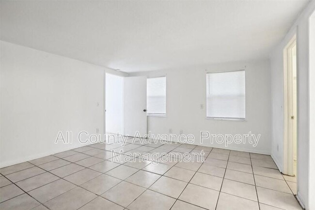 Building Photo - 1270 8th Ave NE